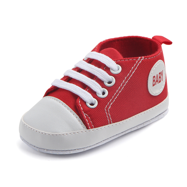 Chaussures pour bébés sales